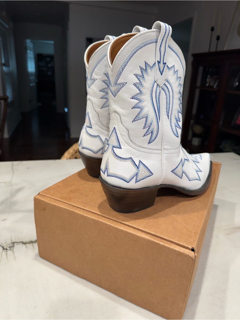 MIRÒN Maggie White Women's Western Ankle Boots - Picture 5 of 9
